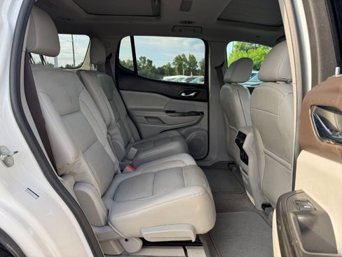 Used 2017 GMC Acadia SLT AWD/4WD image 19