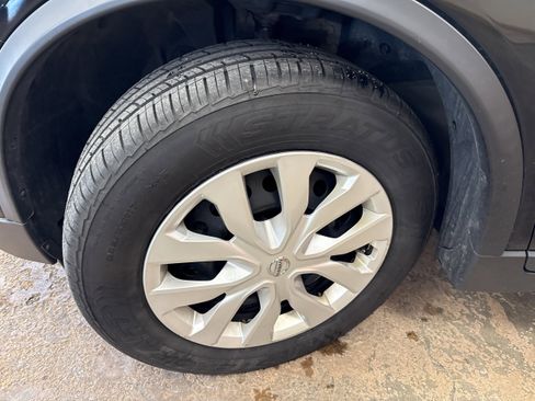 Used 2020 Nissan Rogue S image 4