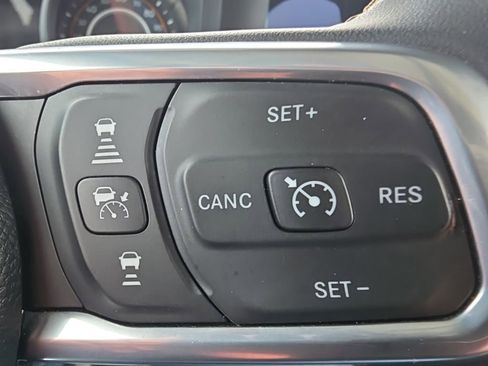 Used 2025 Jeep Wrangler Unlimited Sahara AWD/4WD image 24