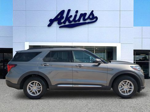 Certified 2025 Ford Explorer Active w/ Active Comfort Package RWD image 1