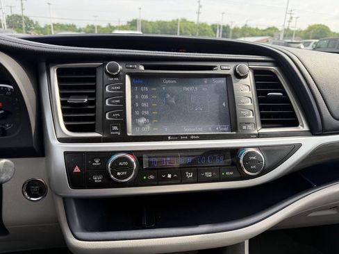 Used 2019 Toyota Highlander Limited Platinum AWD/4WD image 11
