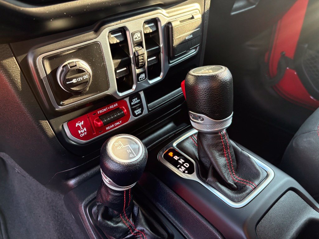 Used 2023 Jeep Gladiator Rubicon AWD/4WD image 22