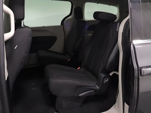 Certified 2017 Chrysler Pacifica Touring Plus w/ Tire & Wheel Group FWD image 10