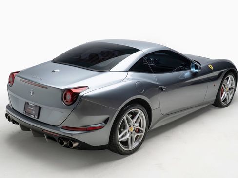 Used 2016 Ferrari California T RWD image 58