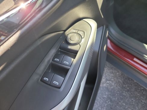 Used 2025 Chevrolet Trax RS FWD image 15
