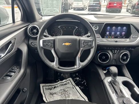 Used 2022 Chevrolet Blazer LT image 2