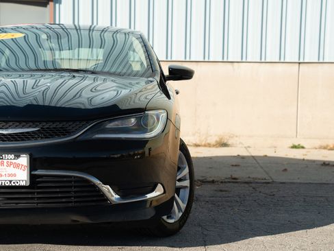 Used 2015 Chrysler 200 Limited w/ Convenience Group image 2