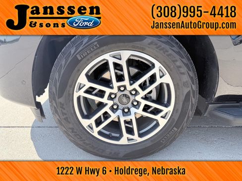 Used 2025 Ford Expedition Active AWD/4WD image 32