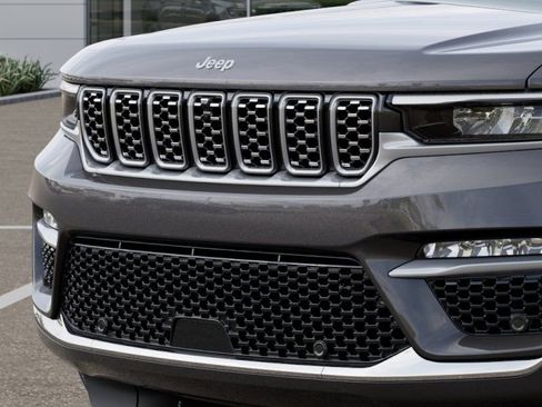 New 2025 Jeep Grand Cherokee Summit image 13