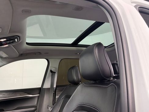 Used 2022 Jeep Grand Cherokee L Limited image 24