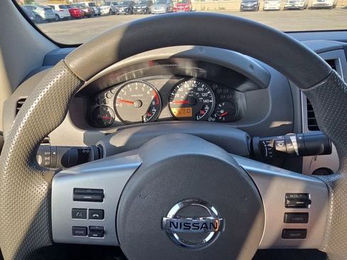 Used 2013 Nissan Frontier SV image 39