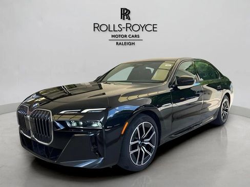 Used 2023 BMW 740i w/ Parking Assistance Package RWD image 1