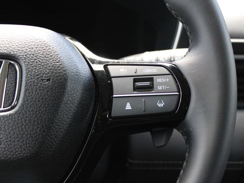 Used 2025 Honda Pilot Touring image 23