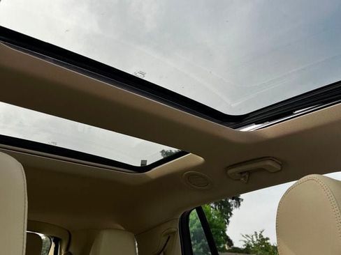 Used 2019 Lincoln MKT AWD image 28