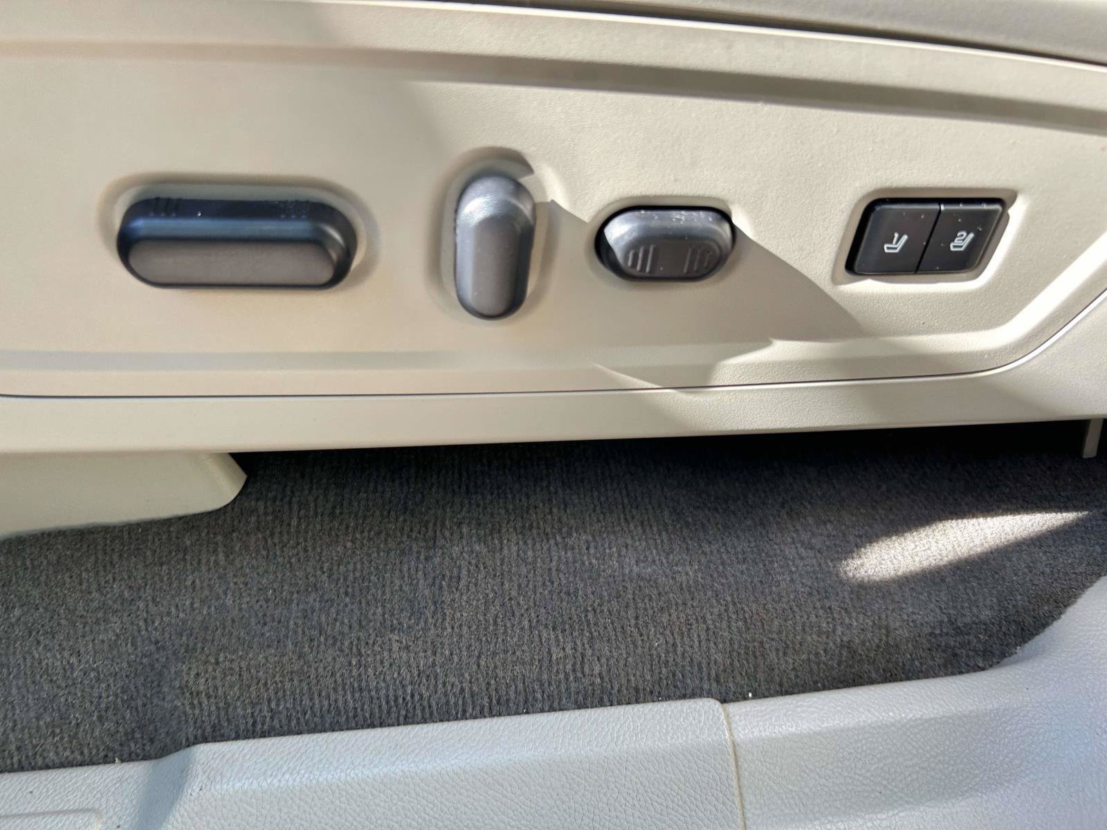 Used 2014 Lincoln Navigator 2WD image 22