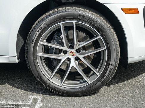 Used 2024 Porsche Macan AWD/4WD image 10