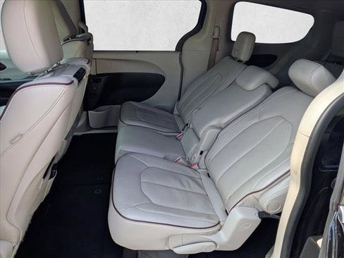 Used 2017 Chrysler Pacifica Limited w/ UConnect Theater Package image 19