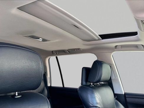 Used 2013 Lexus LX 570 4WD w/ Luxury Pkg image 28