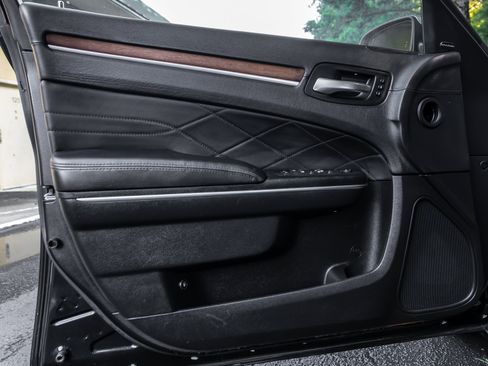 Used 2016 Chrysler 300 C Platinum RWD image 29