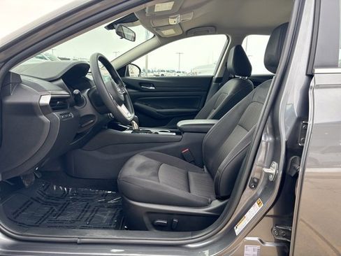 Used 2024 Nissan Altima 2.5 SV image 13