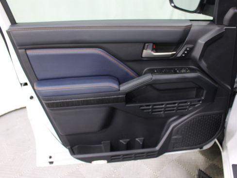 Used 2025 Toyota 4Runner Platinum AWD/4WD image 6