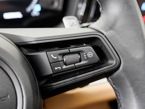 Used 2025 Porsche Cayenne image 15