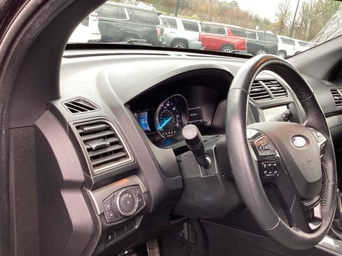 Used 2019 Ford Explorer XLT w/ Equipment Group 201A image 9