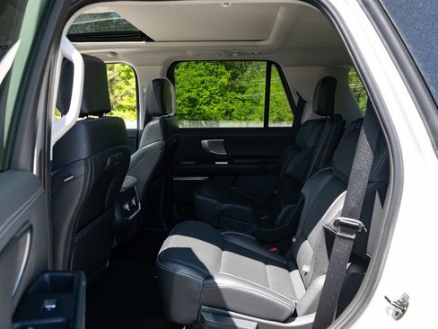 Used 2025 Ford Expedition Platinum AWD/4WD image 19