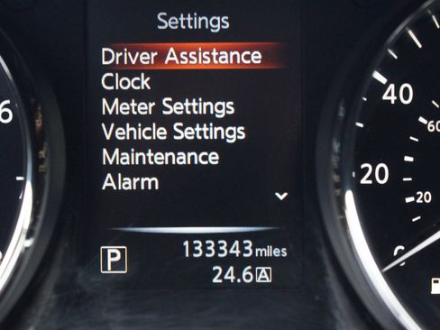 Used 2015 Nissan Rogue SV FWD image 4