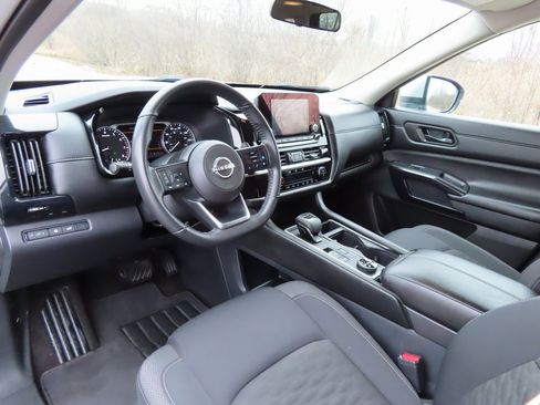 Used 2025 Nissan Pathfinder SV image 23