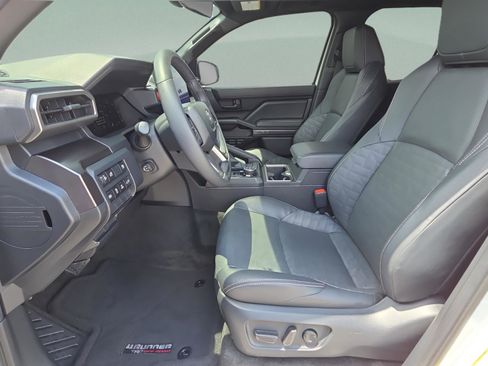 Certified 2025 Toyota 4Runner TRD Off-Road Premium AWD/4WD image 11