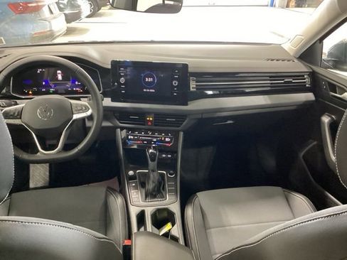 Used 2025 Volkswagen Jetta SE w/ Sunroof Package image 6