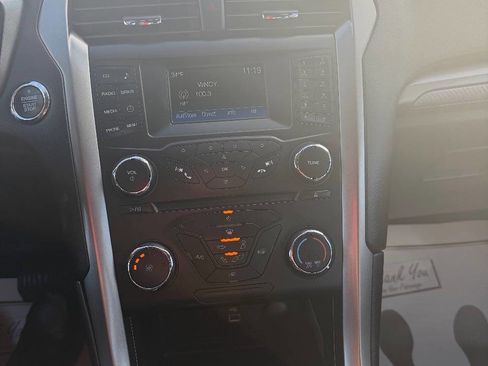 Used 2018 Ford Fusion SE image 25