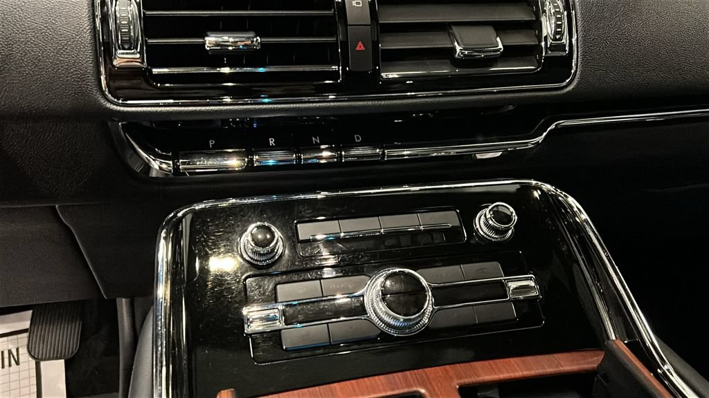 Certified 2022 Lincoln Navigator Reserve AWD/4WD image 15