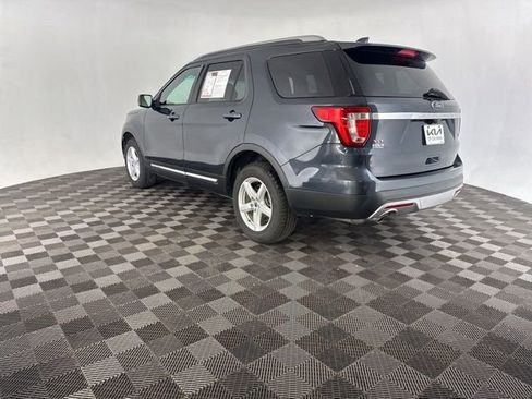 Used 2017 Ford Explorer XLT w/ Equipment Group 202A image 10