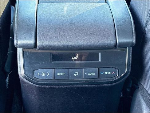 Used 2024 Toyota Highlander LE image 28