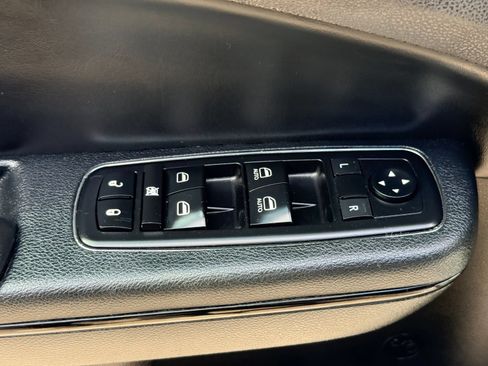 Used 2015 Chrysler 300 S RWD image 15