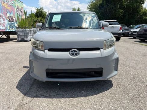 Used 2012 Scion xB FWD image 2