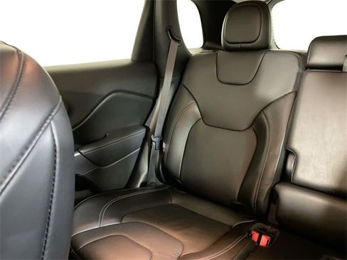 Used 2020 Jeep Cherokee Limited image 12