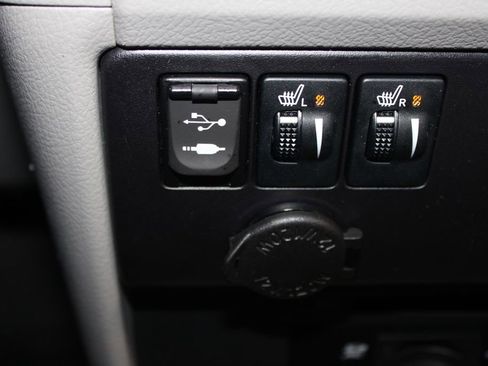 Used 2017 Toyota Sienna XLE Premium image 29