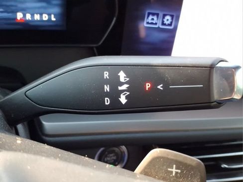 Used 2024 Chevrolet Traverse LT w/ Trailering Package FWD image 29