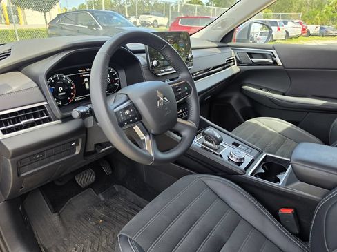 Used 2024 Mitsubishi Outlander SE Black Edition FWD image 15