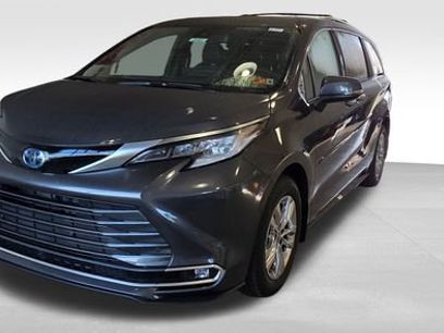 New 2025 Toyota Sienna Limited