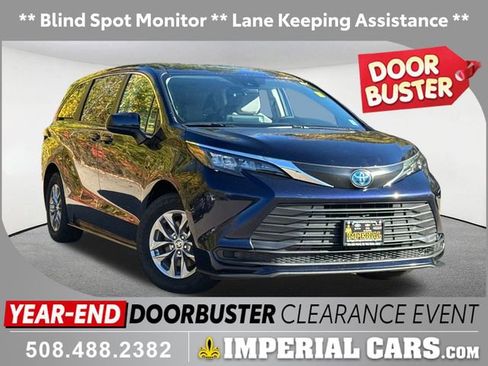 Used 2024 Toyota Sienna LE image 1