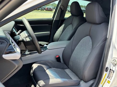 Used 2018 Toyota Camry LE FWD image 6