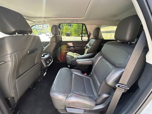 Used 2025 Ford Expedition Active AWD/4WD image 27