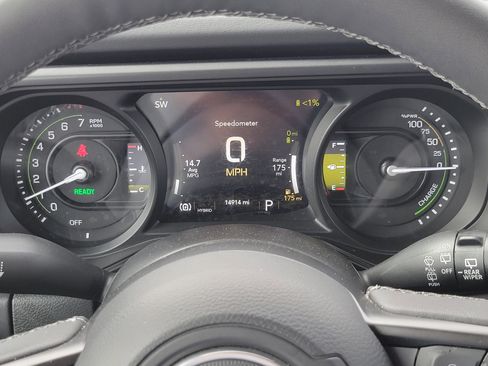 Used 2025 Jeep Wrangler Unlimited Rubicon 4xe w/ Convenience Group image 9