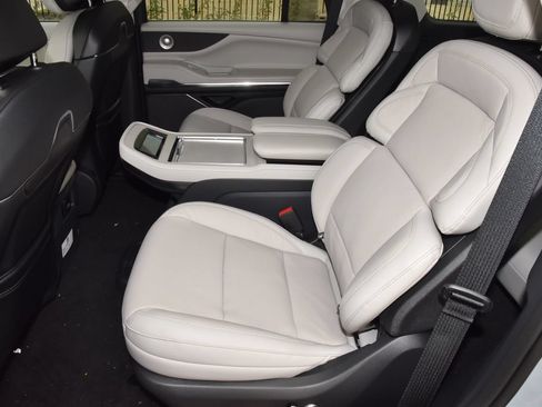 New 2026 Lincoln Navigator Reserve AWD/4WD image 14