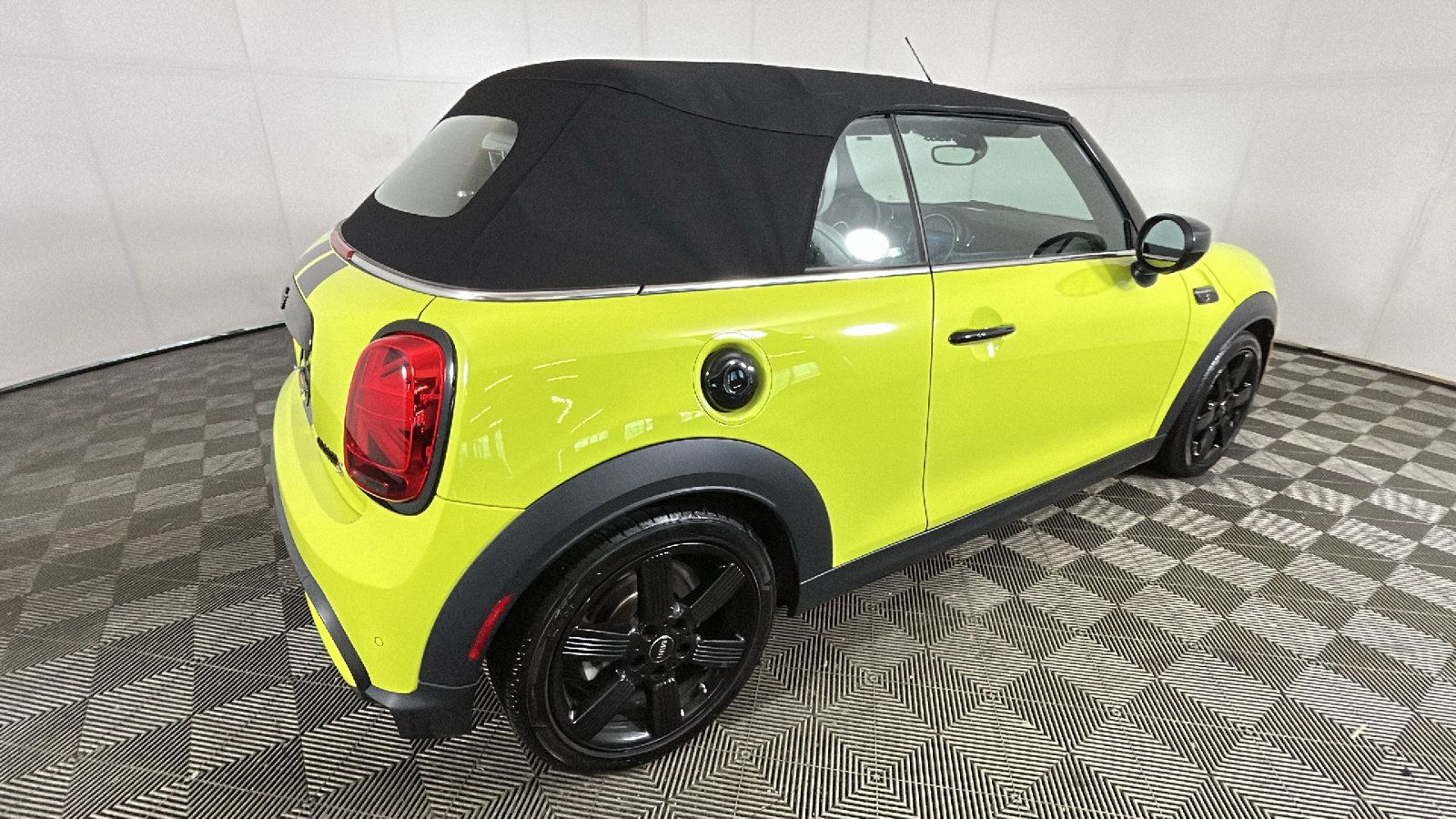 Used 2024 MINI Cooper S w/ Signature Upholstery Package FWD image 3