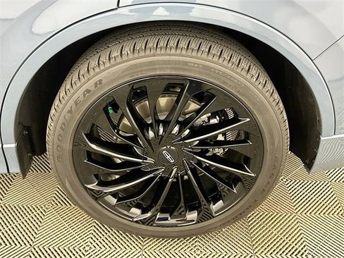 Used 2025 Lincoln Aviator Reserve w/ Luxury Package image 24